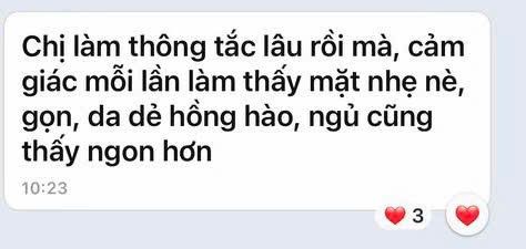 Khách hàng thư giãn trong không gian NK Clinic